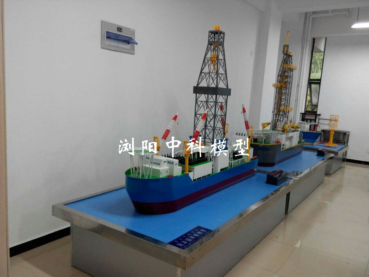 海上石油钻井船模型